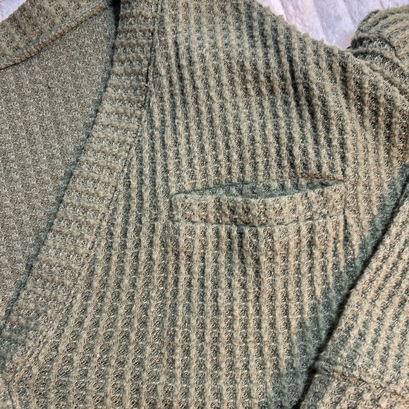 American Eagle, soft and sexy plush size extra small crop cardigan - Picture 4 of 4